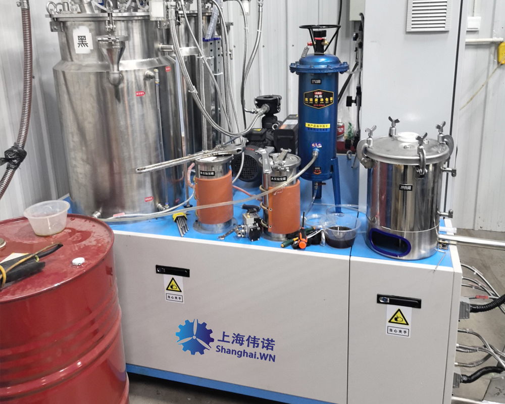 聚氨酯拉挤混胶机在客户现场安装调试中
